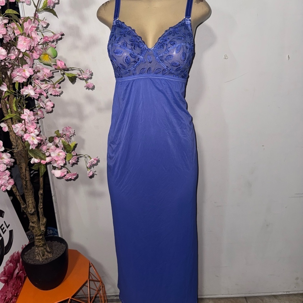 Elegant Blue Lace Chemise